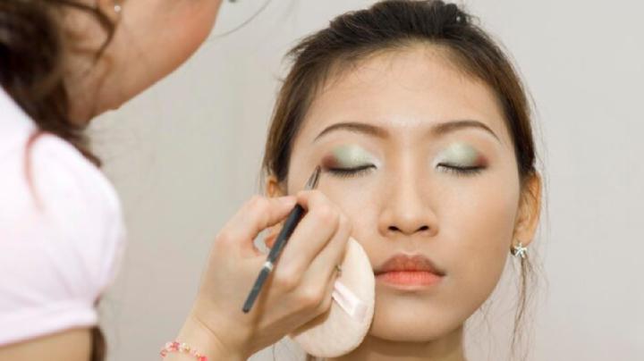 Riasan Mata Favorit yang Tetap Cantik Seharian