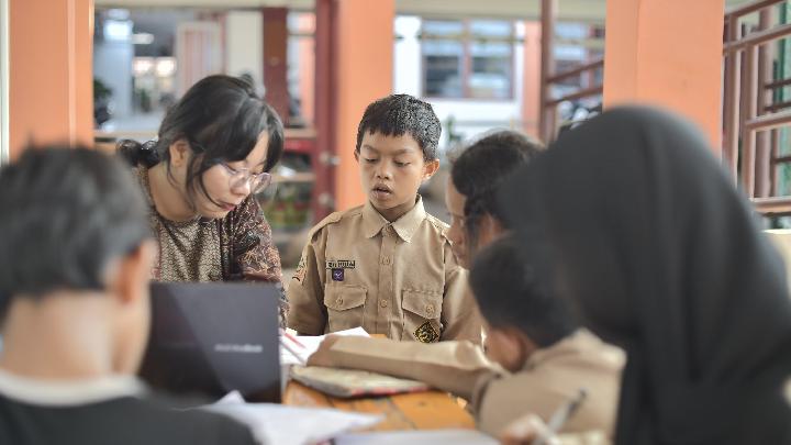 Dari Mengayuh Sepeda Jual Ikan ke Bangku Sekolah Rakyat
