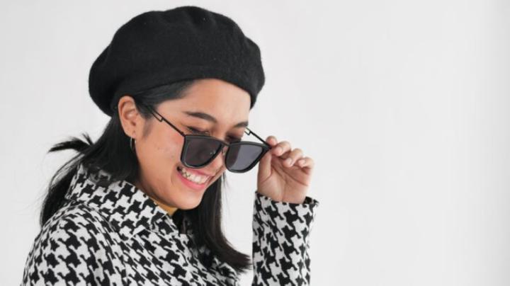 Tetap Stylish Saat Outdoor dengan Kacamata Hitam