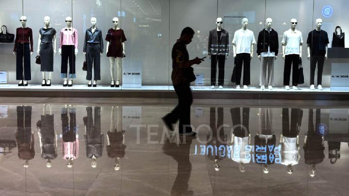 Lack of Formal Jobs Seen Weighing on Indonesians' Buying Power