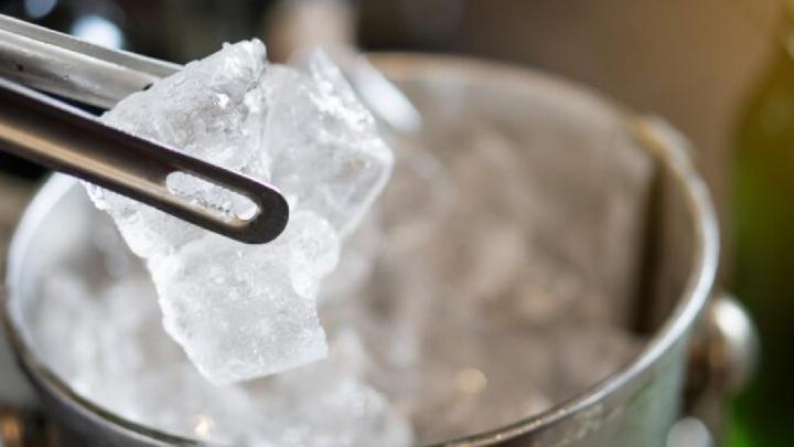 Cetakan Es Batu Praktis untuk Berbagai Minuman