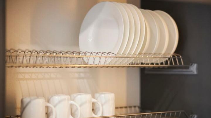 Rak Piring Praktis untuk Dapur Rapi