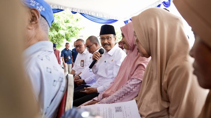 Gus Ipul Pastikan Penyaluran BLTS hingga Pukul 24.00