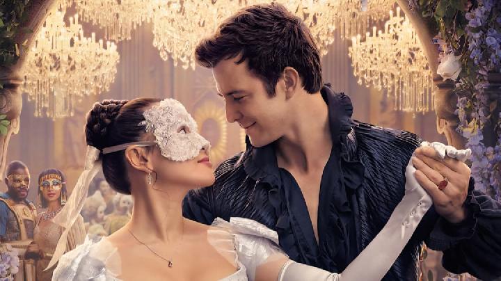 Plester Modern Muncul di Era Regency Bridgerton Season 4 Jadi Sorotan Penonton