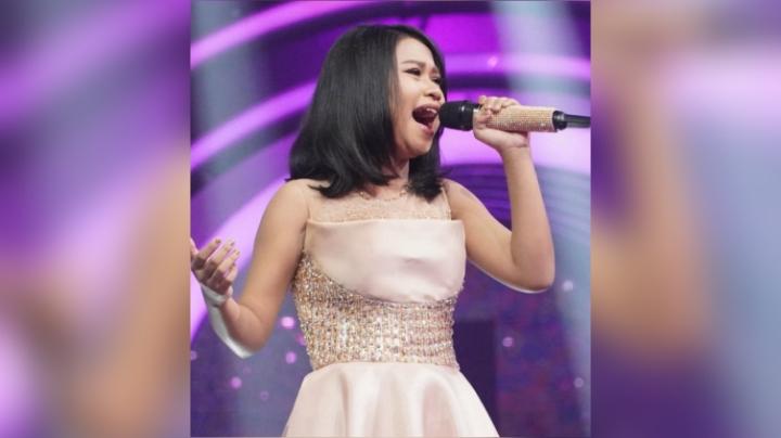 4 Gaya Gaun April DA7, Elegan dan Stand Out Saat Tampil di Panggung