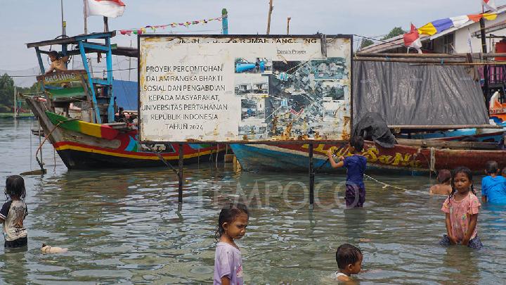 Jakarta Raises Flood Alert as Fish Market Reaches Phase 2