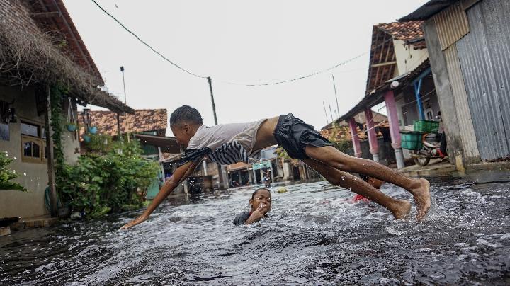 Sumatra, NTB, Kalimantan ve Java Adası sel felaketine uğradı