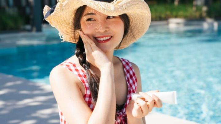 Rekomendasi Sunscreen SPF 50, Nggak Bikin White Cast dan Ringan di Kulit Wajah