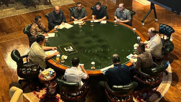 Prabowo Meets Ministers in Hambalang to Boost Industry