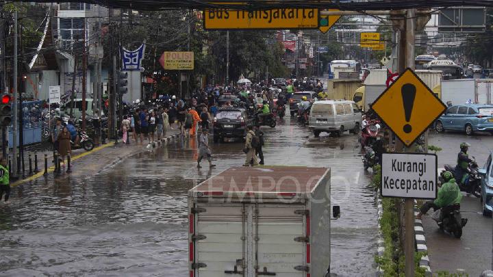 Today's Top 3 News: Jakarta Floods, Trump Threat to Take Over Greenland
