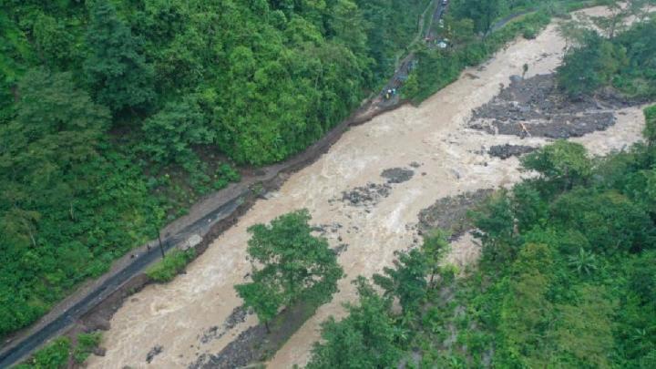 At Least 4 Killed in Central Java Floods, Landslides