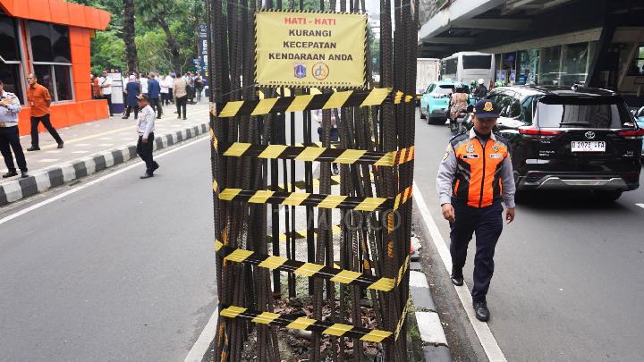 Dua Dekade Mangkrak, Tiang Monorel di Rasuna Said Dibongkar