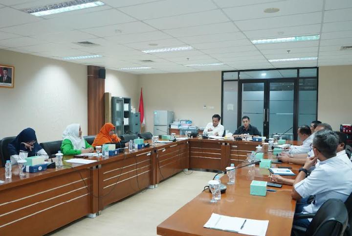 Komisi II DPRD Kota Bogor menggelar rapat kerja bersama Perumda Pasar Pakuan dan Bank Kota Bogor.