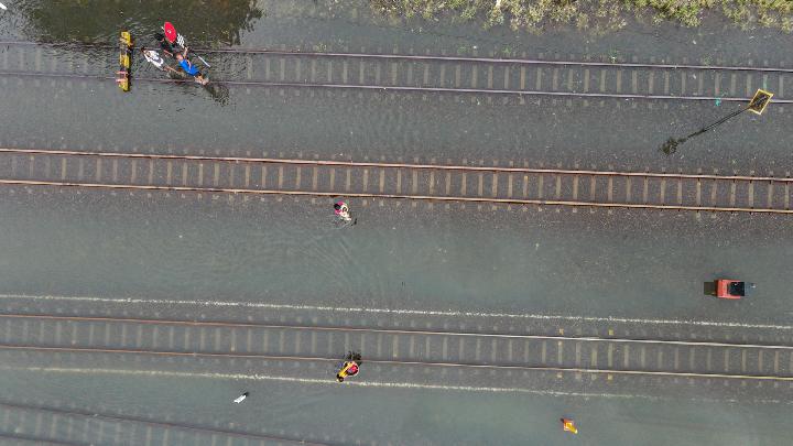 Indonesia's KAI Cancels 82 Train Trips After Embankment Breach, High Tides