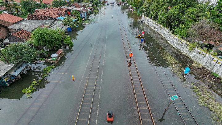 KAI Cancels 23 More Train Services Due to Flooding in Pekalongan, Central Java
