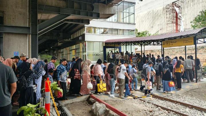 Hari Terakhir Libur, 7.296 Penumpang Padati Stasiun di Sumut