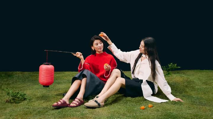 Tiga Koleksi Ikonis BIRKENSTOCK Sambut Imlek 2026 dengan Sentuhan Elegan