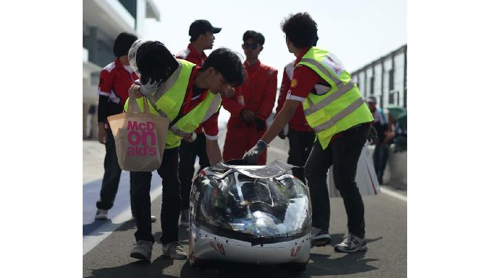 Tim mahasiswa Universitas Gadjah Mada kembali membawa mobil hemat energi Semar UGM ke ajang internasional Shell Eco-Marathon Asia Pacific and the Middle East 2026 yang digelar di Sirkuit Internasional Lusail, Doha, Qatar,pada 21-25 Januari 2026. Tim Semar UGM
