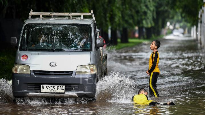 BPBD: Pazartesi sabahından itibaren Cakarta’daki tüm seller azaldı