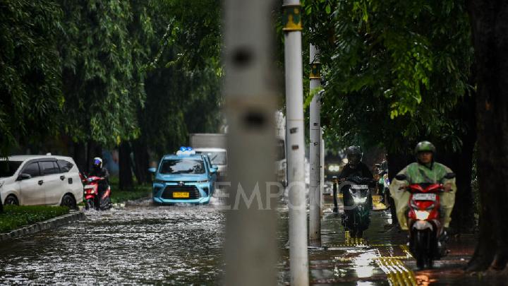Banjir setinggi 30 cm di Sunter, Jakarta, 22 Januari 2026. Tempo/Tony Hartawan