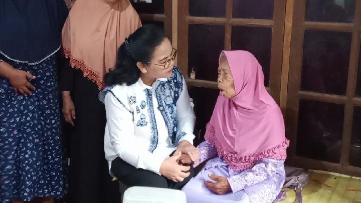 Komitmen Lindungi Kelompok Rentan, Pemkot Semarang Siap Renovasi Rumah Mbah Kamijah