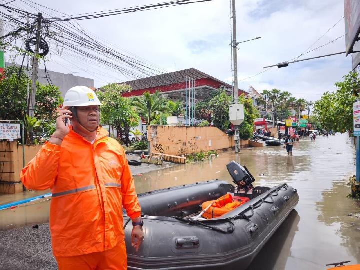 14 Neighborhoods Units and 1 Road in Jakarta Flooded on Sunday Morning