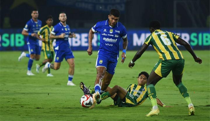 Pertandingan sepak bola antara Persib Bandung melawan PSBS Biak di Stadion Gelora Bandung Lautan Api (GBLA), Jawa Barat, 25 Januari 2026. persib.co.id