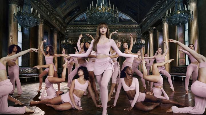 Lisa BLACKPINK Jadi Wajah Global Campaign Terbaru NikeSKIMS Spring Collection, Usung Konsep Balletcore