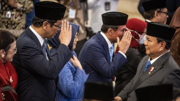 Prabowo Holds Meeting with Economic Ministers, Agency Heads at Palace