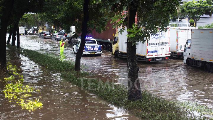 Rain Soaks Greater Jakarta Since Morning, Here's Today's Forecast