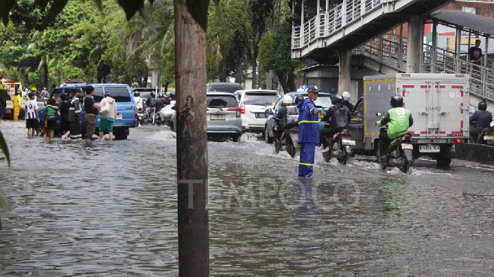Bu sabah Jakarta’da 39 RT sular altında kaldı