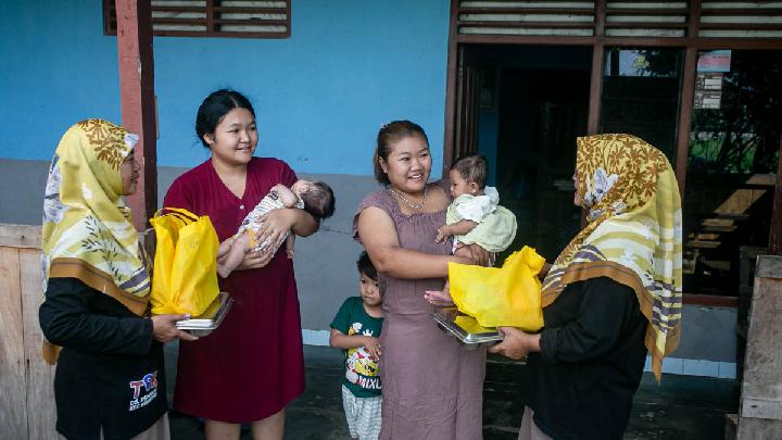 Minister Says Indonesia's Free Meal Program Serves 60 Million People