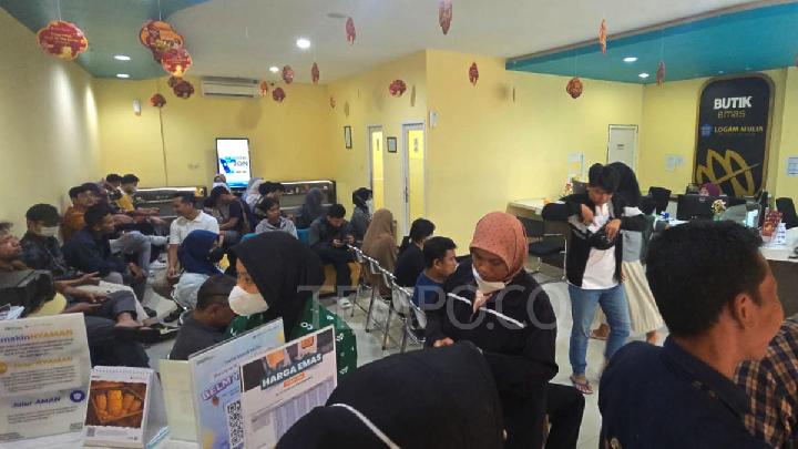 Antam Gold Prices Plunge by Rp22,000 per Gram