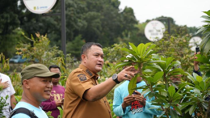 BupatiBogor Tinjau Pasar Petani Garuda yang Sudah Beroperasi