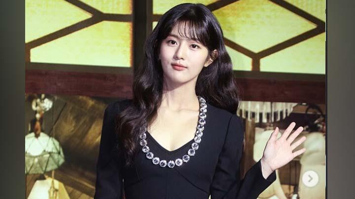 3 Ide Mix and Match ala Shin Eun Soo, Sporty hingga Retro Style