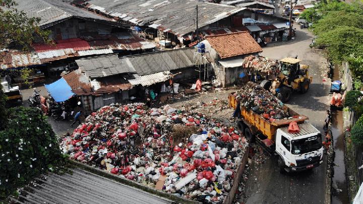 Prabowo Klaim Akan Kendalikan Sampah dalam 2-3 Tahun