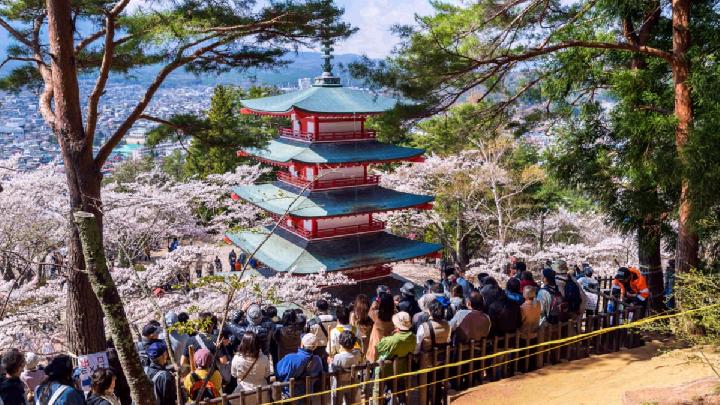 Penyebab Kunjungan Turis ke Jepang Merosot Tajam
