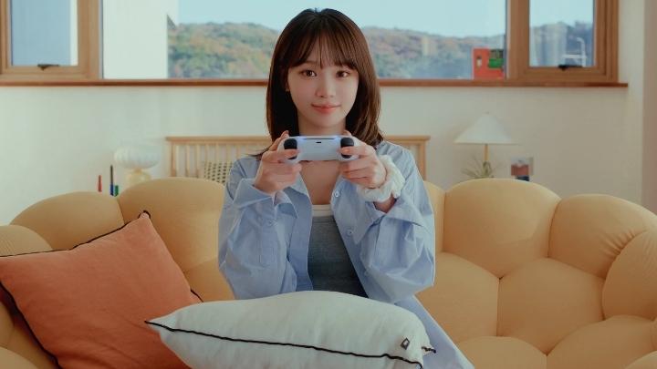 Kim Chae Won LE SSERAFIM Terpilih Jadi Wajah Baru PlayStation Lewat Kampanye Global Love of Play