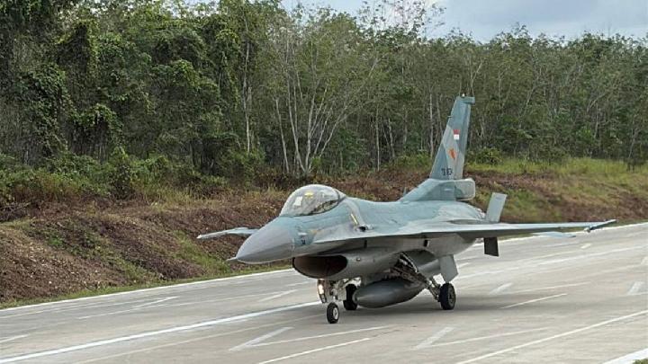 First Fighter Jet Landing on Toll Road in Indonesia