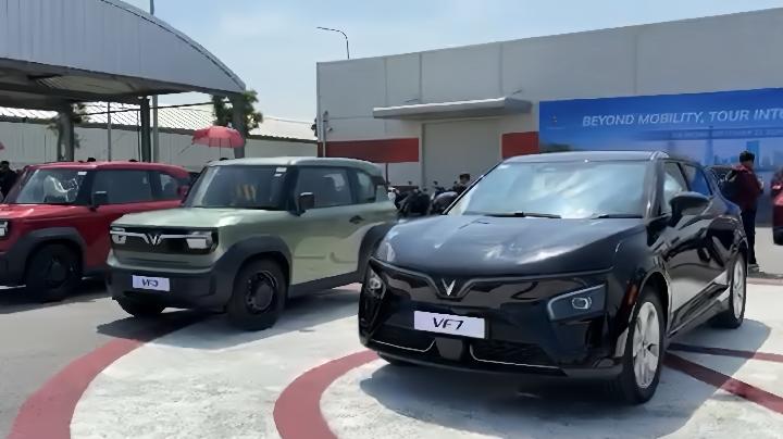 Indonesia Weighs EV Incentives, Finance Minister Says