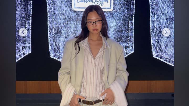 Jennie BLACKPINK Tampil Maskulin dan Classy di Calvin Klein Fall/Winter 2026, Auranya Powerful Banget