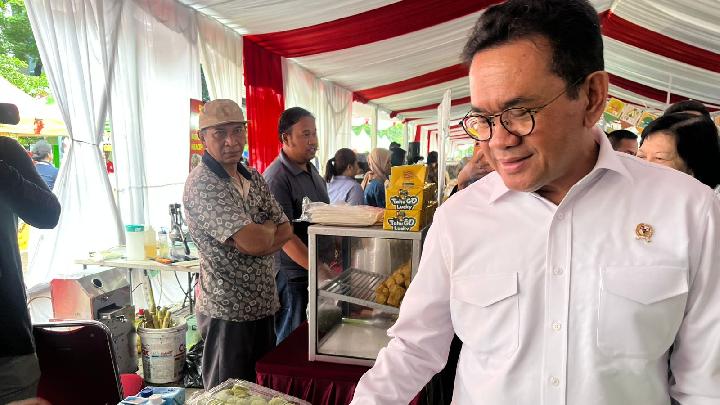Trade Minister Claims MBG Program Drives Chicken Production