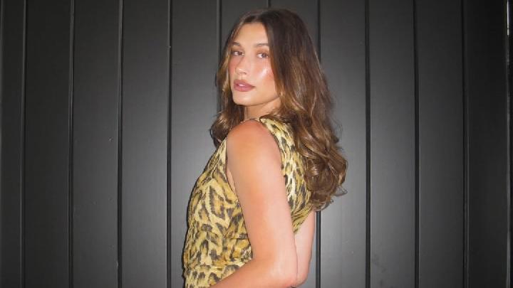 Cerita Hailey Bieber Tentang Dampak Stroke Ringan dan Operasi Jantung yang Mengubah Hidupnya