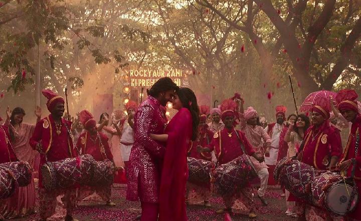 15 Rekomendasi Film India Terbaru, dari Romantis sampai Sedih