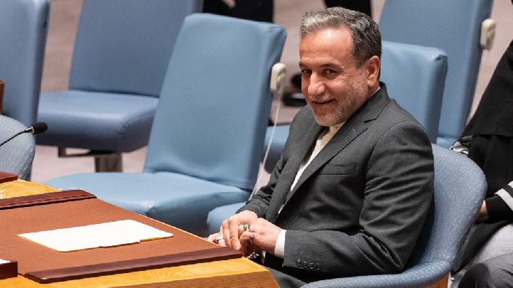 Iran Vows to Resist US Attacks Until Trump Admits Mistake