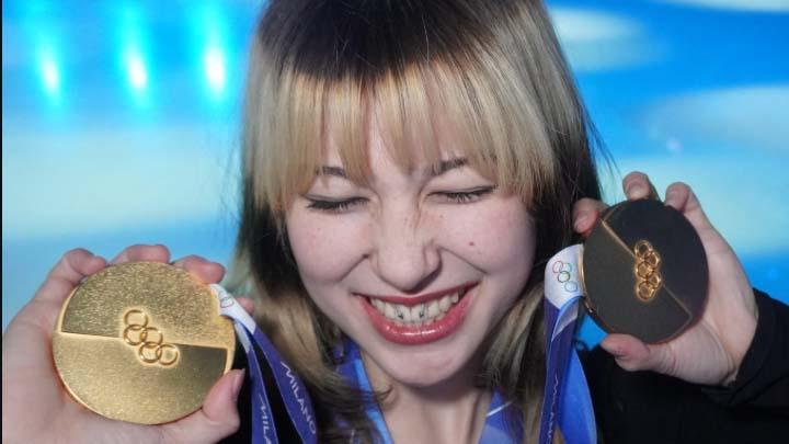 Alysa Liu Raih Medali Emas Olimpiade Musim Dingin, Tampil Standout dengan Lipstik Rare Beauty