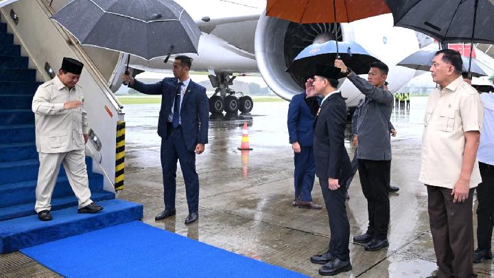 Prabowo Holds Meeting at His Kertanegara Residence After Overseas Trip