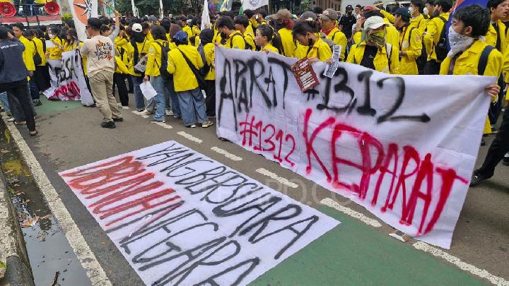 UI Student Senate Demands Police Chief's Resignation in Jakarta Protest