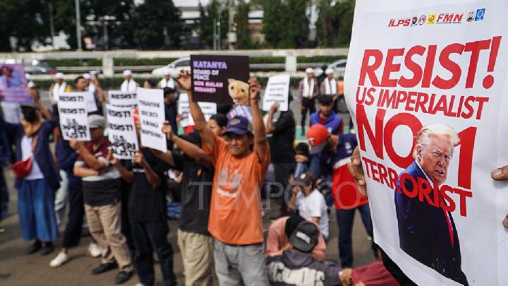 'Cowardly Prabowo' Chants Echo as Citizens Protest Iran Stance