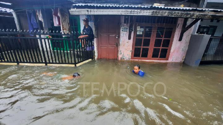 Jakarta Floods Spread to 148 Neighborhood Units, 20 Roads